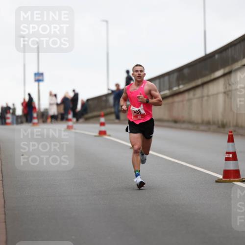 05.10.2025 - 20. swb-Marathon Bremen Michael Strokosch http://msf.ph/oto/9211850 05.10.2025 12:04:21 Laufen 408 meine-sportfotos.de