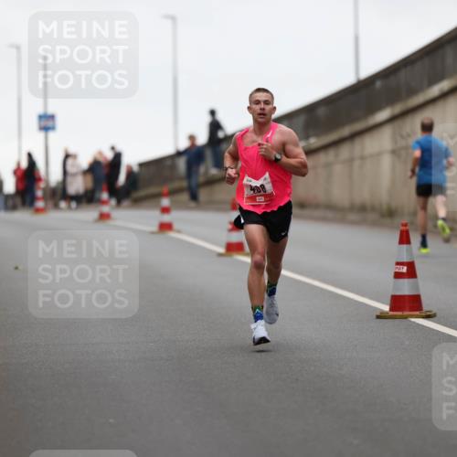 05.10.2025 - 20. swb-Marathon Bremen Michael Strokosch http://msf.ph/oto/9211853 05.10.2025 12:04:22 Laufen 08 meine-sportfotos.de