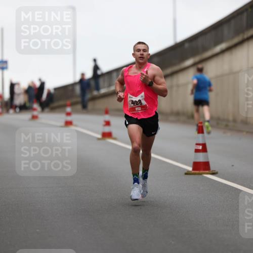 05.10.2025 - 20. swb-Marathon Bremen Michael Strokosch http://msf.ph/oto/9211856 05.10.2025 12:04:22 Laufen 408 meine-sportfotos.de