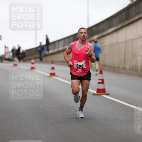 05.10.2025 - 20. swb-Marathon Bremen Michael Strokosch http://msf.ph/oto/9211858 05.10.2025 12:04:23 Laufen 408 meine-sportfotos.de