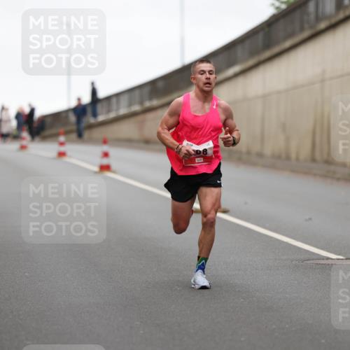 05.10.2025 - 20. swb-Marathon Bremen Michael Strokosch http://msf.ph/oto/9211860 05.10.2025 12:04:24 Laufen  meine-sportfotos.de