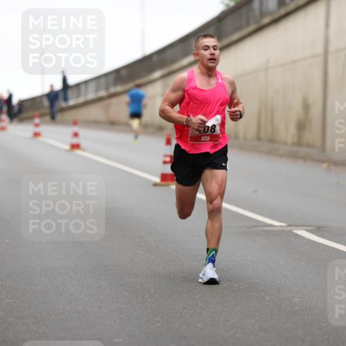 05.10.2025 - 20. swb-Marathon Bremen Michael Strokosch http://msf.ph/oto/9211862 05.10.2025 12:04:24 Laufen 08 meine-sportfotos.de