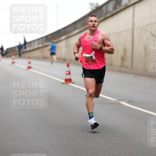 05.10.2025 - 20. swb-Marathon Bremen Michael Strokosch http://msf.ph/oto/9211863 05.10.2025 12:04:25 Laufen 08 meine-sportfotos.de