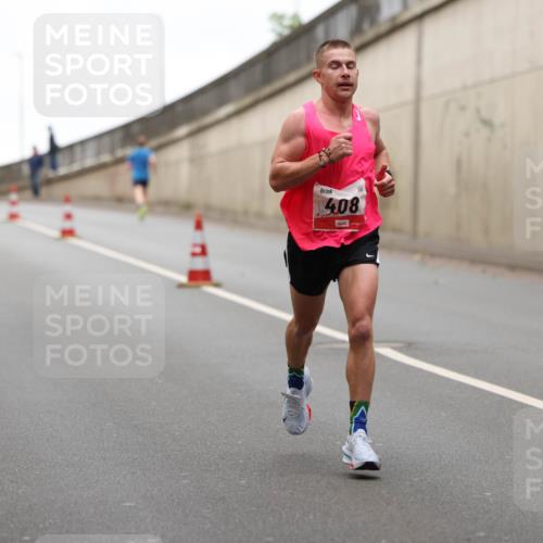 05.10.2025 - 20. swb-Marathon Bremen Michael Strokosch http://msf.ph/oto/9211864 05.10.2025 12:04:25 Laufen 408 meine-sportfotos.de