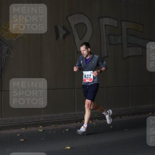 05.10.2025 - 20. swb-Marathon Bremen Michael Strokosch http://msf.ph/oto/9211890 05.10.2025 12:05:55 Laufen 1632 meine-sportfotos.de