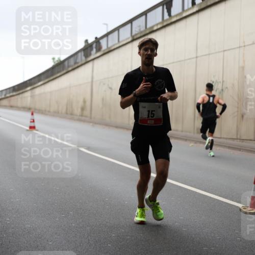 05.10.2025 - 20. swb-Marathon Bremen Michael Strokosch http://msf.ph/oto/9211917 05.10.2025 12:06:21 Laufen 15 meine-sportfotos.de