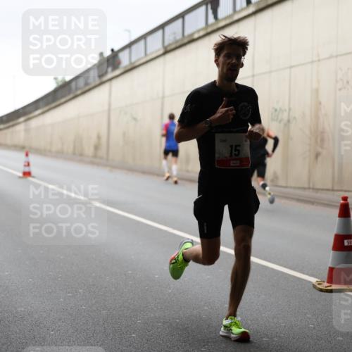 05.10.2025 - 20. swb-Marathon Bremen Michael Strokosch http://msf.ph/oto/9211918 05.10.2025 12:06:22 Laufen 15 meine-sportfotos.de