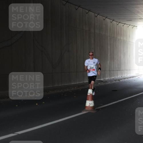 05.10.2025 - 20. swb-Marathon Bremen Michael Strokosch http://msf.ph/oto/9211930 05.10.2025 12:07:00 Laufen 308 meine-sportfotos.de