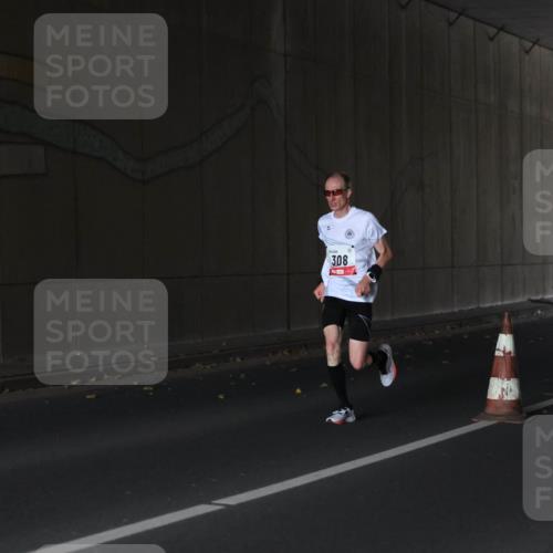 05.10.2025 - 20. swb-Marathon Bremen Michael Strokosch http://msf.ph/oto/9211933 05.10.2025 12:07:01 Laufen 308 meine-sportfotos.de