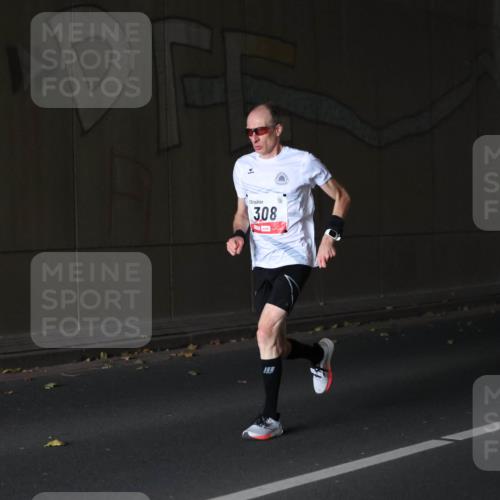 05.10.2025 - 20. swb-Marathon Bremen Michael Strokosch http://msf.ph/oto/9211937 05.10.2025 12:07:02 Laufen 308 meine-sportfotos.de