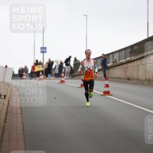 05.10.2025 - 20. swb-Marathon Bremen Michael Strokosch http://msf.ph/oto/9211938 05.10.2025 12:07:58 Laufen 49 meine-sportfotos.de