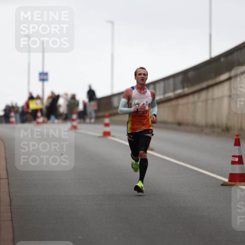 05.10.2025 - 20. swb-Marathon Bremen Michael Strokosch http://msf.ph/oto/9211941 05.10.2025 12:08:00 Laufen  meine-sportfotos.de