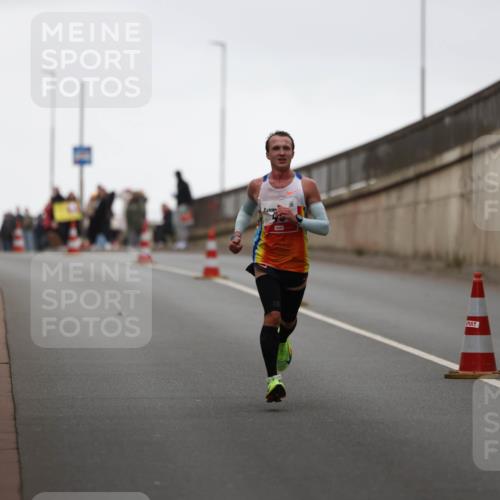 05.10.2025 - 20. swb-Marathon Bremen Michael Strokosch http://msf.ph/oto/9211942 05.10.2025 12:08:00 Laufen  meine-sportfotos.de