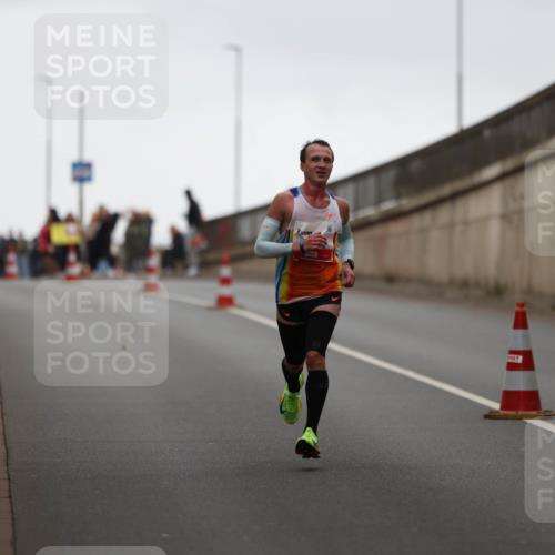 05.10.2025 - 20. swb-Marathon Bremen Michael Strokosch http://msf.ph/oto/9211943 05.10.2025 12:08:01 Laufen  meine-sportfotos.de