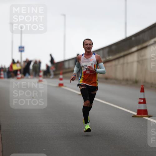 05.10.2025 - 20. swb-Marathon Bremen Michael Strokosch http://msf.ph/oto/9211944 05.10.2025 12:08:01 Laufen  meine-sportfotos.de