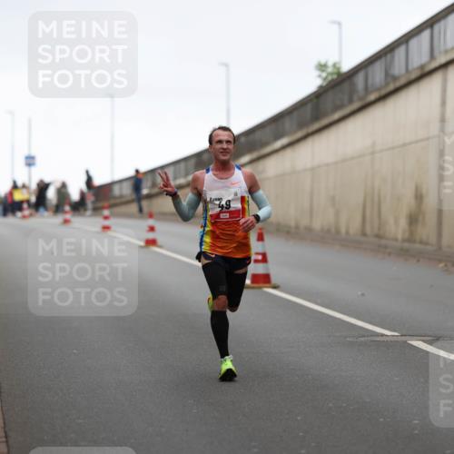 05.10.2025 - 20. swb-Marathon Bremen Michael Strokosch http://msf.ph/oto/9211947 05.10.2025 12:08:02 Laufen  meine-sportfotos.de