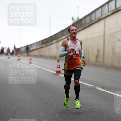 05.10.2025 - 20. swb-Marathon Bremen Michael Strokosch http://msf.ph/oto/9211951 05.10.2025 12:08:03 Laufen  meine-sportfotos.de