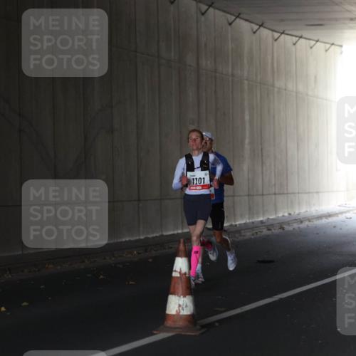 05.10.2025 - 20. swb-Marathon Bremen Michael Strokosch http://msf.ph/oto/9211977 05.10.2025 12:08:55 Laufen 1101 meine-sportfotos.de