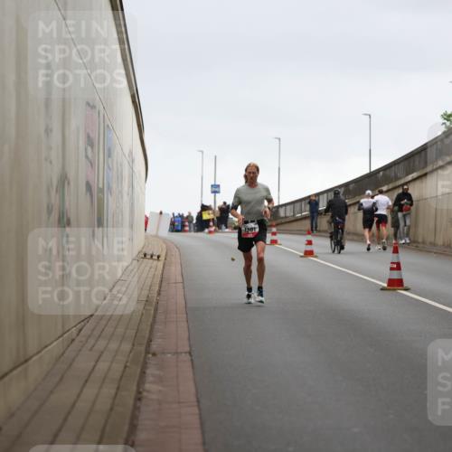 05.10.2025 - 20. swb-Marathon Bremen Michael Strokosch http://msf.ph/oto/9211980 05.10.2025 12:08:59 Laufen 1301 meine-sportfotos.de