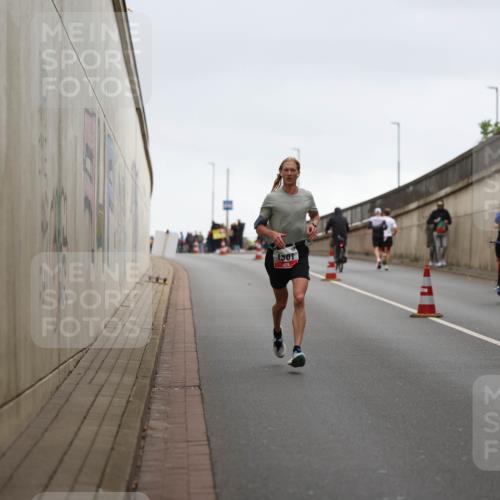 05.10.2025 - 20. swb-Marathon Bremen Michael Strokosch http://msf.ph/oto/9211983 05.10.2025 12:09:00 Laufen 1301 meine-sportfotos.de
