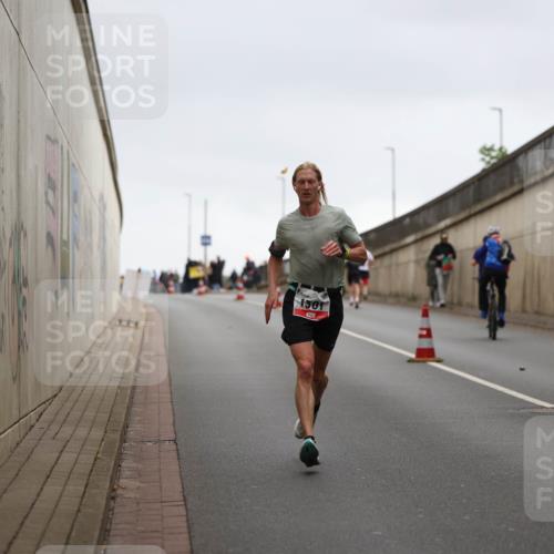 05.10.2025 - 20. swb-Marathon Bremen Michael Strokosch http://msf.ph/oto/9211985 05.10.2025 12:09:02 Laufen 1301 meine-sportfotos.de