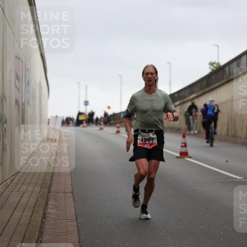 05.10.2025 - 20. swb-Marathon Bremen Michael Strokosch http://msf.ph/oto/9211987 05.10.2025 12:09:02 Laufen 1301 meine-sportfotos.de
