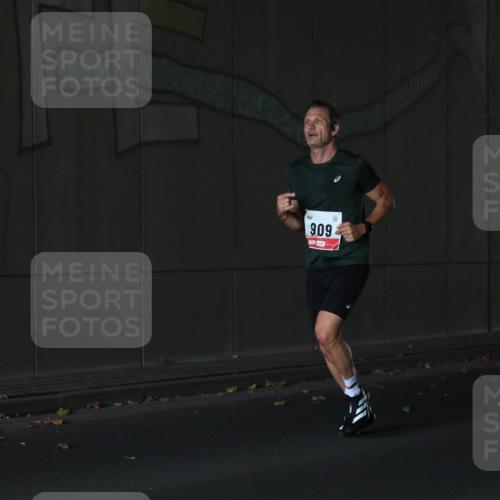 05.10.2025 - 20. swb-Marathon Bremen Michael Strokosch http://msf.ph/oto/9212005 05.10.2025 12:09:31 Laufen 909 meine-sportfotos.de