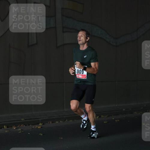 05.10.2025 - 20. swb-Marathon Bremen Michael Strokosch http://msf.ph/oto/9212006 05.10.2025 12:09:31 Laufen 909 meine-sportfotos.de