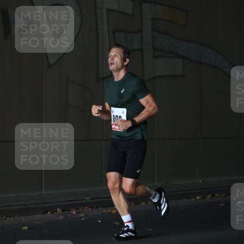 05.10.2025 - 20. swb-Marathon Bremen Michael Strokosch http://msf.ph/oto/9212007 05.10.2025 12:09:31 Laufen  meine-sportfotos.de