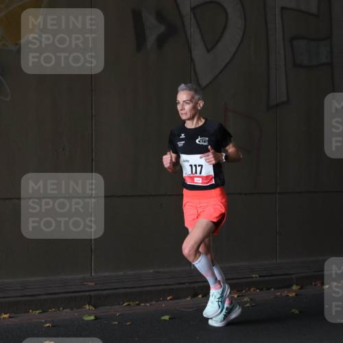 05.10.2025 - 20. swb-Marathon Bremen Michael Strokosch http://msf.ph/oto/9212015 05.10.2025 12:09:48 Laufen 117 meine-sportfotos.de