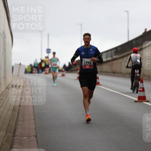 05.10.2025 - 20. swb-Marathon Bremen Michael Strokosch http://msf.ph/oto/9212017 05.10.2025 12:09:59 Laufen 1779 meine-sportfotos.de