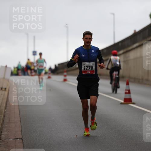 05.10.2025 - 20. swb-Marathon Bremen Michael Strokosch http://msf.ph/oto/9212019 05.10.2025 12:10:00 Laufen 1779 meine-sportfotos.de
