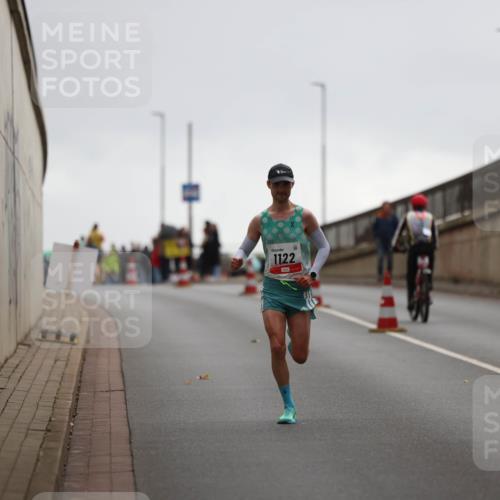 05.10.2025 - 20. swb-Marathon Bremen Michael Strokosch http://msf.ph/oto/9212024 05.10.2025 12:10:05 Laufen 1122 meine-sportfotos.de