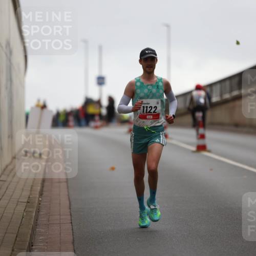 05.10.2025 - 20. swb-Marathon Bremen Michael Strokosch http://msf.ph/oto/9212028 05.10.2025 12:10:06 Laufen 1122 meine-sportfotos.de