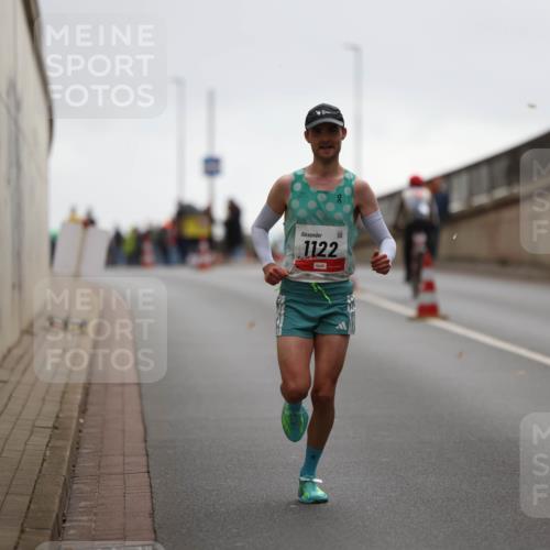 05.10.2025 - 20. swb-Marathon Bremen Michael Strokosch http://msf.ph/oto/9212029 05.10.2025 12:10:07 Laufen 1122 meine-sportfotos.de