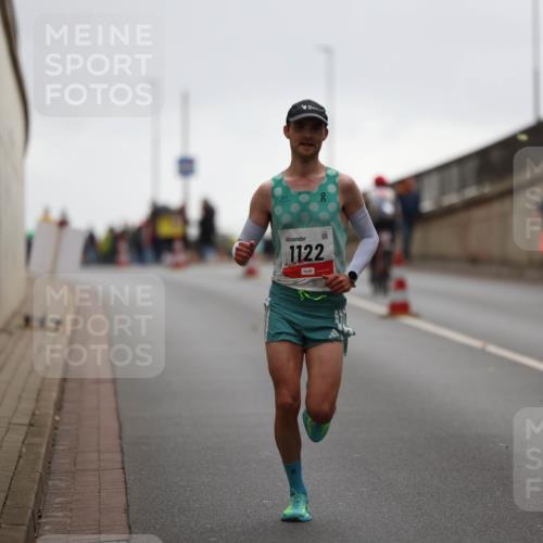 05.10.2025 - 20. swb-Marathon Bremen Michael Strokosch http://msf.ph/oto/9212030 05.10.2025 12:10:07 Laufen 1122 meine-sportfotos.de