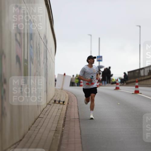 05.10.2025 - 20. swb-Marathon Bremen Michael Strokosch http://msf.ph/oto/9212032 05.10.2025 12:10:33 Laufen  meine-sportfotos.de