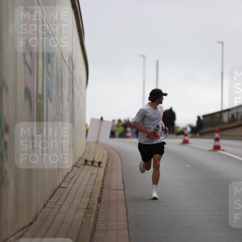 05.10.2025 - 20. swb-Marathon Bremen Michael Strokosch http://msf.ph/oto/9212033 05.10.2025 12:10:33 Laufen  meine-sportfotos.de