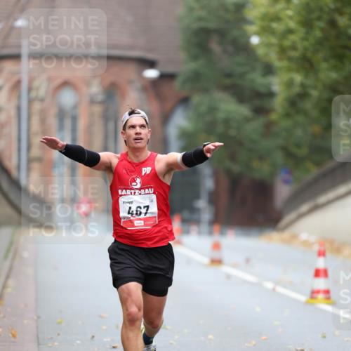 05.10.2025 - 20. swb-Marathon Bremen Michael Strokosch http://msf.ph/oto/9212037 05.10.2025 12:12:42 Laufen 467 meine-sportfotos.de