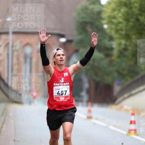 05.10.2025 - 20. swb-Marathon Bremen Michael Strokosch http://msf.ph/oto/9212038 05.10.2025 12:12:42 Laufen 467 meine-sportfotos.de