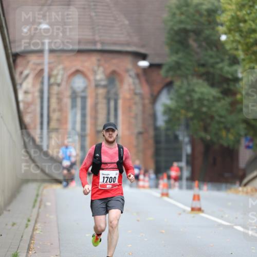 05.10.2025 - 20. swb-Marathon Bremen Michael Strokosch http://msf.ph/oto/9212045 05.10.2025 12:13:05 Laufen 1700 meine-sportfotos.de