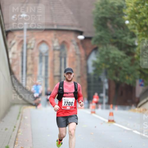 05.10.2025 - 20. swb-Marathon Bremen Michael Strokosch http://msf.ph/oto/9212047 05.10.2025 12:13:06 Laufen 1700 meine-sportfotos.de
