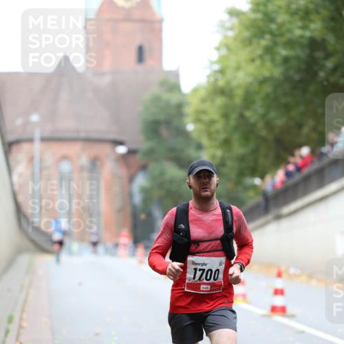 05.10.2025 - 20. swb-Marathon Bremen Michael Strokosch http://msf.ph/oto/9212052 05.10.2025 12:13:09 Laufen 1700 meine-sportfotos.de