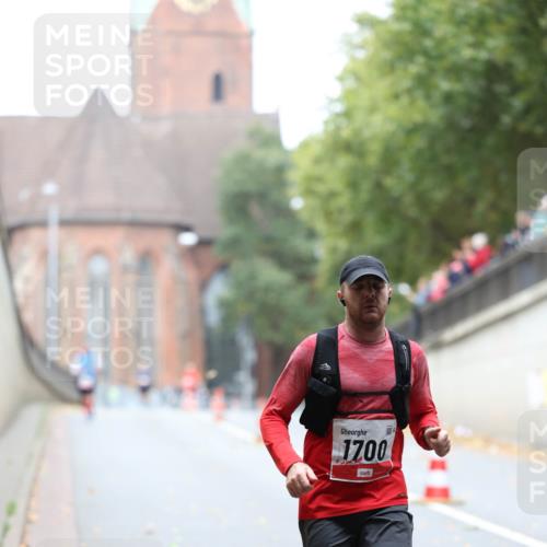 05.10.2025 - 20. swb-Marathon Bremen Michael Strokosch http://msf.ph/oto/9212053 05.10.2025 12:13:09 Laufen 1700 meine-sportfotos.de