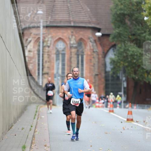 05.10.2025 - 20. swb-Marathon Bremen Michael Strokosch http://msf.ph/oto/9212055 05.10.2025 12:13:19 Laufen 1289 meine-sportfotos.de