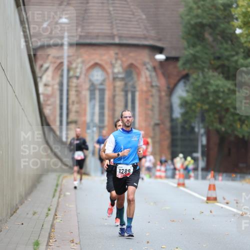 05.10.2025 - 20. swb-Marathon Bremen Michael Strokosch http://msf.ph/oto/9212056 05.10.2025 12:13:19 Laufen 1289 meine-sportfotos.de