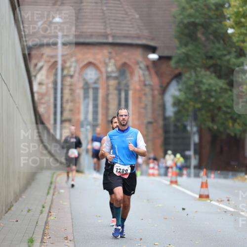 05.10.2025 - 20. swb-Marathon Bremen Michael Strokosch http://msf.ph/oto/9212057 05.10.2025 12:13:19 Laufen 1289 meine-sportfotos.de