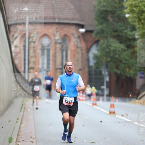 05.10.2025 - 20. swb-Marathon Bremen Michael Strokosch http://msf.ph/oto/9212059 05.10.2025 12:13:20 Laufen 1289 meine-sportfotos.de