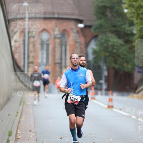 05.10.2025 - 20. swb-Marathon Bremen Michael Strokosch http://msf.ph/oto/9212062 05.10.2025 12:13:21 Laufen 1289 meine-sportfotos.de