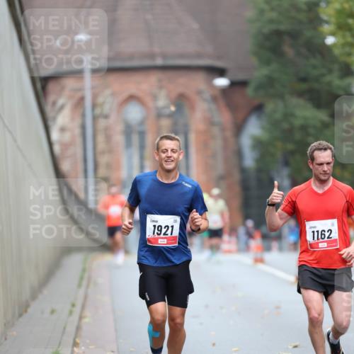 05.10.2025 - 20. swb-Marathon Bremen Michael Strokosch http://msf.ph/oto/9212080 05.10.2025 12:13:34 Laufen 1921, 1162 meine-sportfotos.de